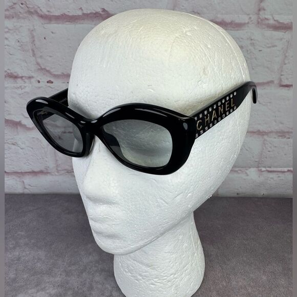 Chanel Cat Eye Black Sunglasses 71668A - Picture 1 of 15
